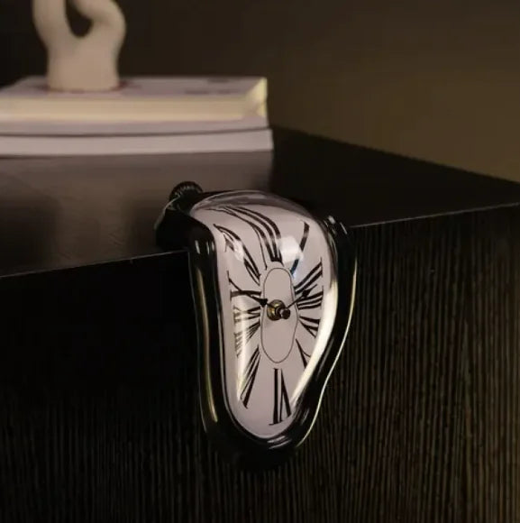Reloj de pared artístico derretido