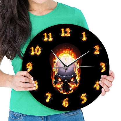 Wanduhr Brennender Totenkopf Höllen-Dämon Totenkopf-Uhr