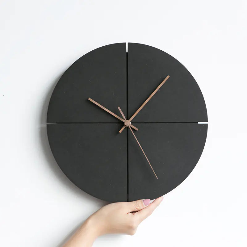 Minimalistische Wanduhr in modernem und geräuschlosem Design
