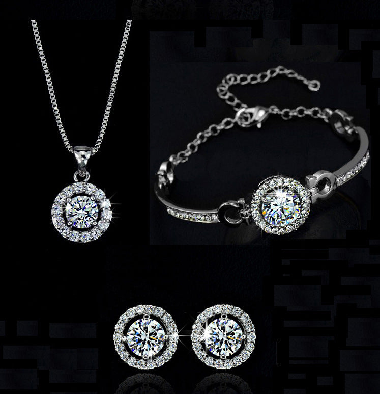 Glamour atemporal: conjunto de joyas de oro y plata