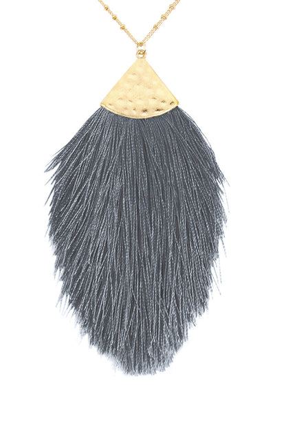 Lange und auffällige Fransenkette