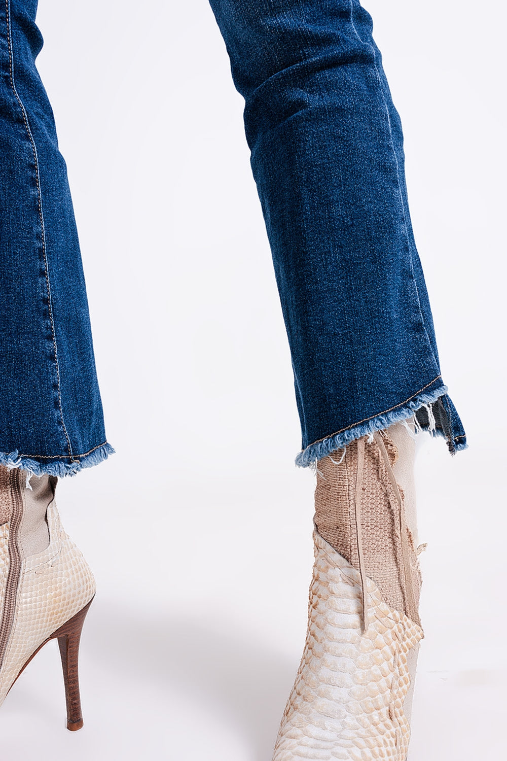 High-waist jeans with asymmetric hem